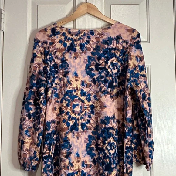 Elegant Floral Women's Blouse in Blue and Pink - Picture 4 of 8